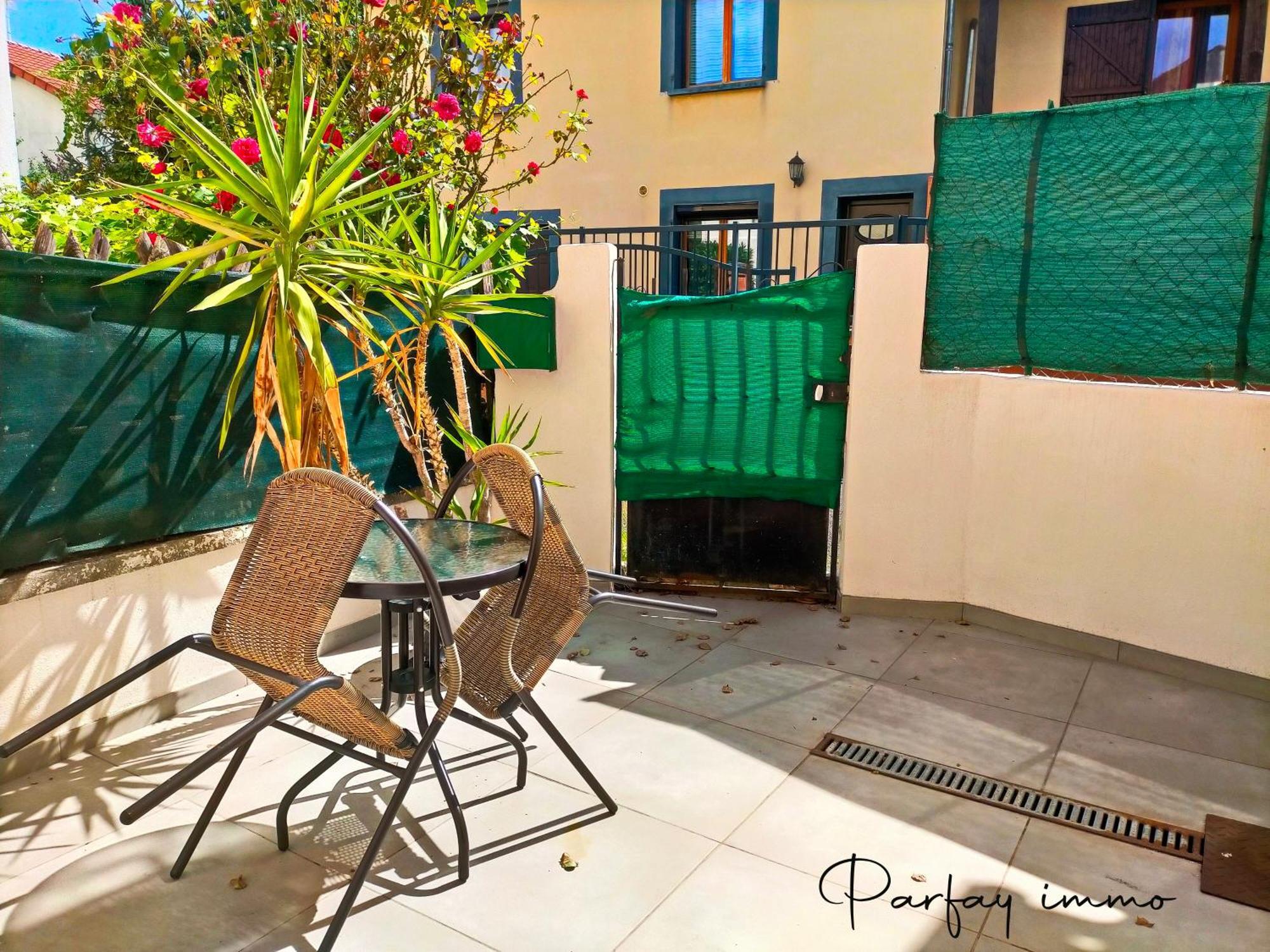 Maison De Bourg Avec Terrasse
